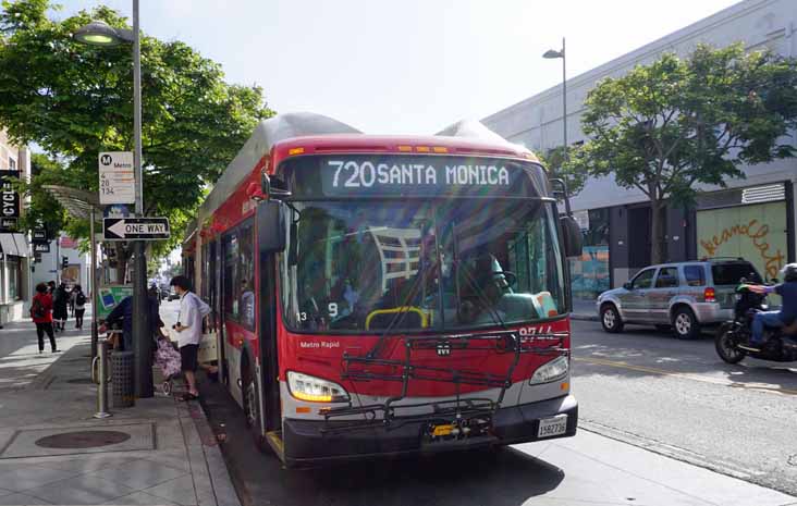 LA Metro New Flyer Xcelsior XN60 8746